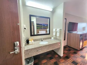 Days Inn by Wyndham Lumberton - Bathroom