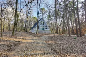 Romantic A-frame Retreat w/ Fire Pit + Hammocks - Interiör