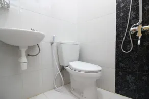 RedDoorz @ Jalan Parangtritis - Badeværelse