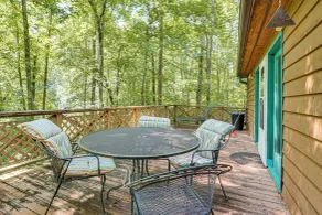 9 Mi to Lake Keowee! Secluded Creekfront Getaway - Interiör