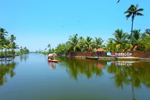 Kondai Lip Backwater Heritage Resort - Piscina