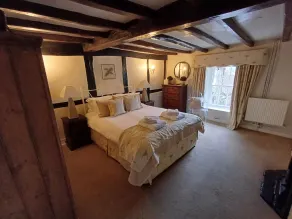 The Fox Goes Free - Room