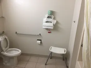 Super 8 by Wyndham College Station - Salle de bain