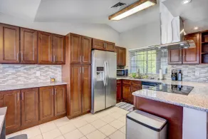 Balcony & Pool Access: Quiet West Chandler Condo - Interiör