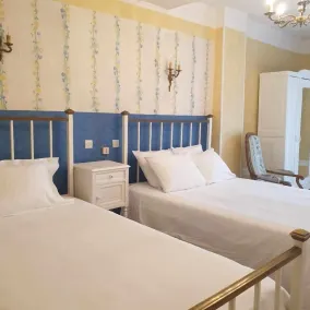 Hôtel des XII Apôtres & de la Clé des Champs - Habitación