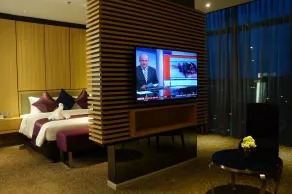Greens Hotel & Suites - Chambre