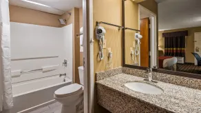SureStay Hotel by Best Western Lenoir City - Salle de bain