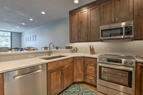 NY! Solitude Mtn. Slideside Ski Condo w / Hot Tub! - Interiör