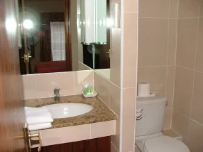 White Hart Hotel - Bathroom