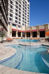 Ramada Plaza by Wyndham Orlando Resort & Suites Intl Drive - Newly Renovated! - Værelse