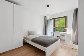 Exclusive Ludenberg Living in Stunning Area - Room