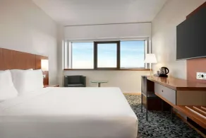 Ramada by Wyndham Lisbon - Room