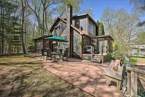 Sawyer Retreat w/ Fire Pit < 2 Mi to Beaches! - Innenbereich
