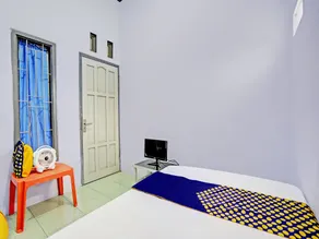 OYO Life 92937 Kost Putri Sarkara Syariah - Værelse