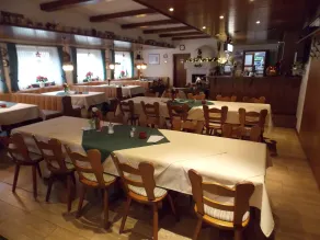 Bellissima camera privata adatta alle famiglie con terrazza - Ristorante