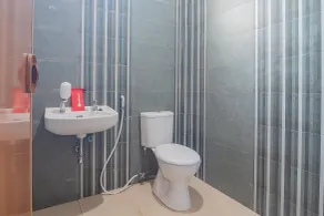 RedDoorz Plus near Taman Budaya Samarinda - Bathroom