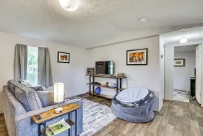 Riverfront Floral City Stay w/ Dock & Hot Tub! - Innenbereich