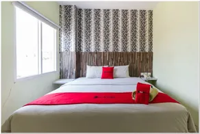 RedDoorz Plus at Hertasning Area Makassar - Værelse