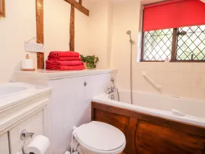 Brew Cottage - Bathroom