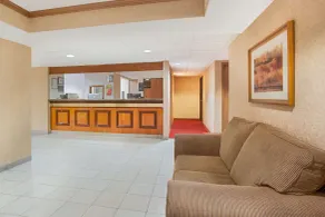 Super 8 by Wyndham Defiance - Lobby