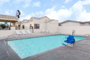 Days Inn by Wyndham Kingman West - Piscine