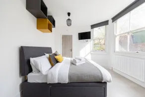 Boutique Modern Hotel Room For Two Near Tube And Bus Stations - Zimmer