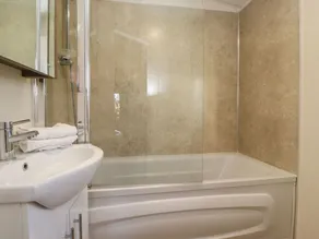 Hercules - Bathroom