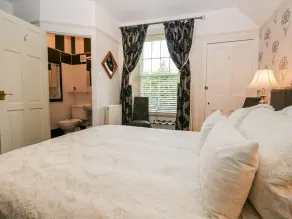 The Bolt Hole - Room