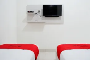 RedDoorz near Mataram University - Room
