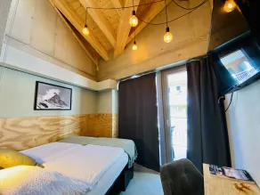 Peaky Riders Self Check-in Hotel - Room