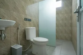 RedDoorz near Exit Toll Sirkuit Sentul - Badeværelse