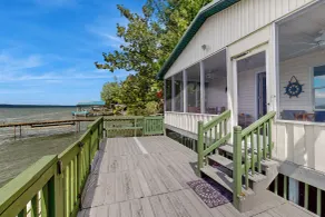 2BR Lakeside Home w/ Dock & Beach in Aurora! - Innenbereich