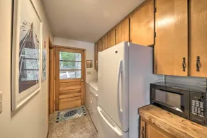 Lakefront Home With Deck, Dock, & Water Access! - Innenbereich
