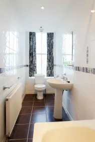 Clifton Hotel - Bathroom