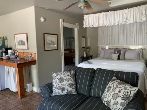The Cottage at 241 North - Rom