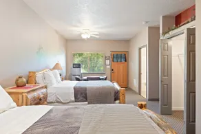 SouthFork Lodge - Room