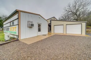 Hunt, Fish & Enjoy the Outdoors: Rural Atoka Home - Interior