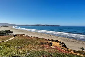 Remodeled Home w/ Spa & Deck: Walk to Dillon Beach - Innenbereich