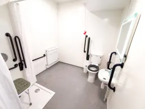 Cwtsh Hostel Central Swansea, Social & Modern, Near Train Station - Baño