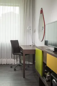 Hampton by Hilton Medellin - Room