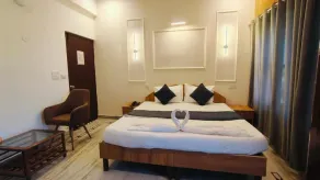 Hotel Laxmi Palace Near ISBT Dehradun - Rom