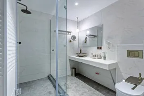 Ramada by Wyndham Tbilisi Old City - Bathroom