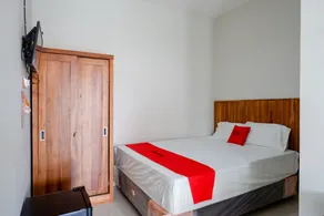 RedDoorz Plus Syariah near Stasiun Tegal 2 - Chambre