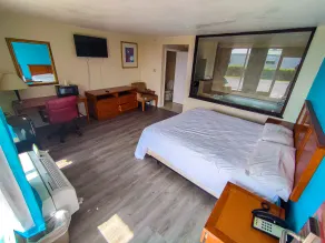 Clover Inn & Suites - Zimmer