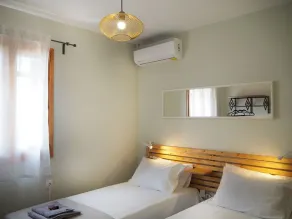 Small village, 2 houses together for 2 families - Chambre