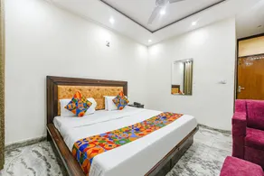 Fabhotel Royal Inn - Chambre