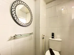 Homey 2Br At Gateway Ahmad Yani Cicadas Apartment - Badeværelse