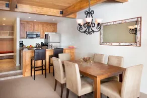 3 Bedroom Mountain Residence in the Heart of Aspen With Amenities Including Heated Pool, Hot Tubs, Game Room and Spa - Eigene Küche