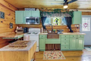Family Cabin! Close to Greenbrier River & Snowshoe - Innvendig