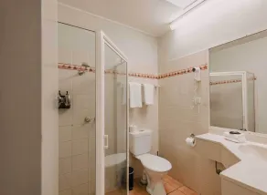 The Black Dolphin Motel - Bathroom